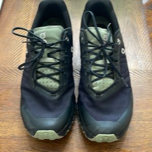 Mens On Cloud -size 11 -Helion